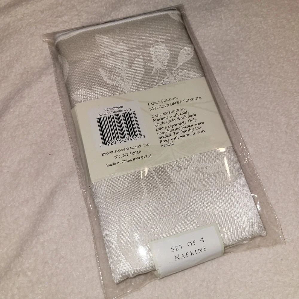 Damask Cotton Fabric Napkins 4-Pack NEW Brownstone‎ Gallery Autumn Berries